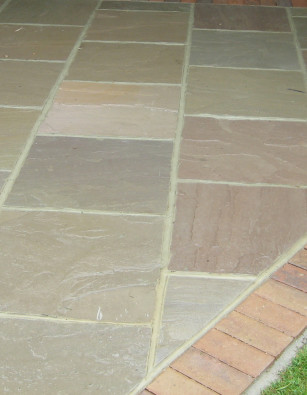 Verdi Sandstone Paving Calibrated